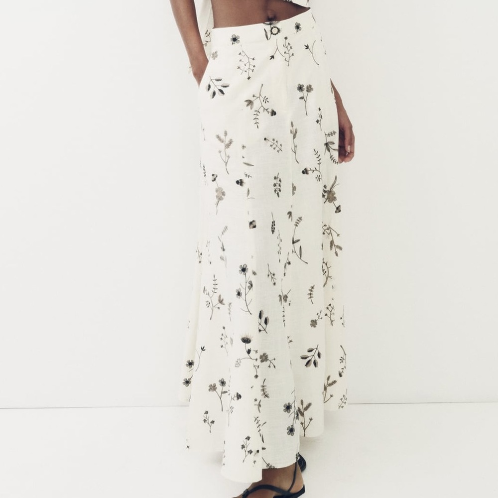 Zara embroidered linen blend skirt, great condition